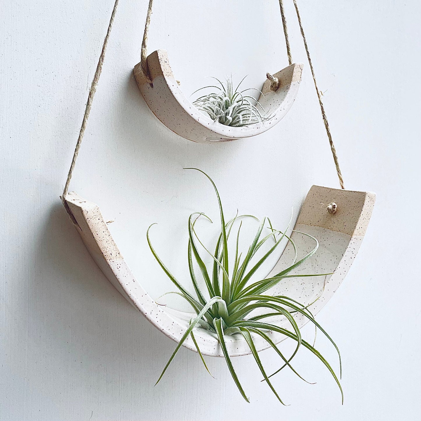 Tiered Speckled Buff Stoneware Hanging Ceramic Tillandsia Air Plant Holder Interior Home Decoration Planter